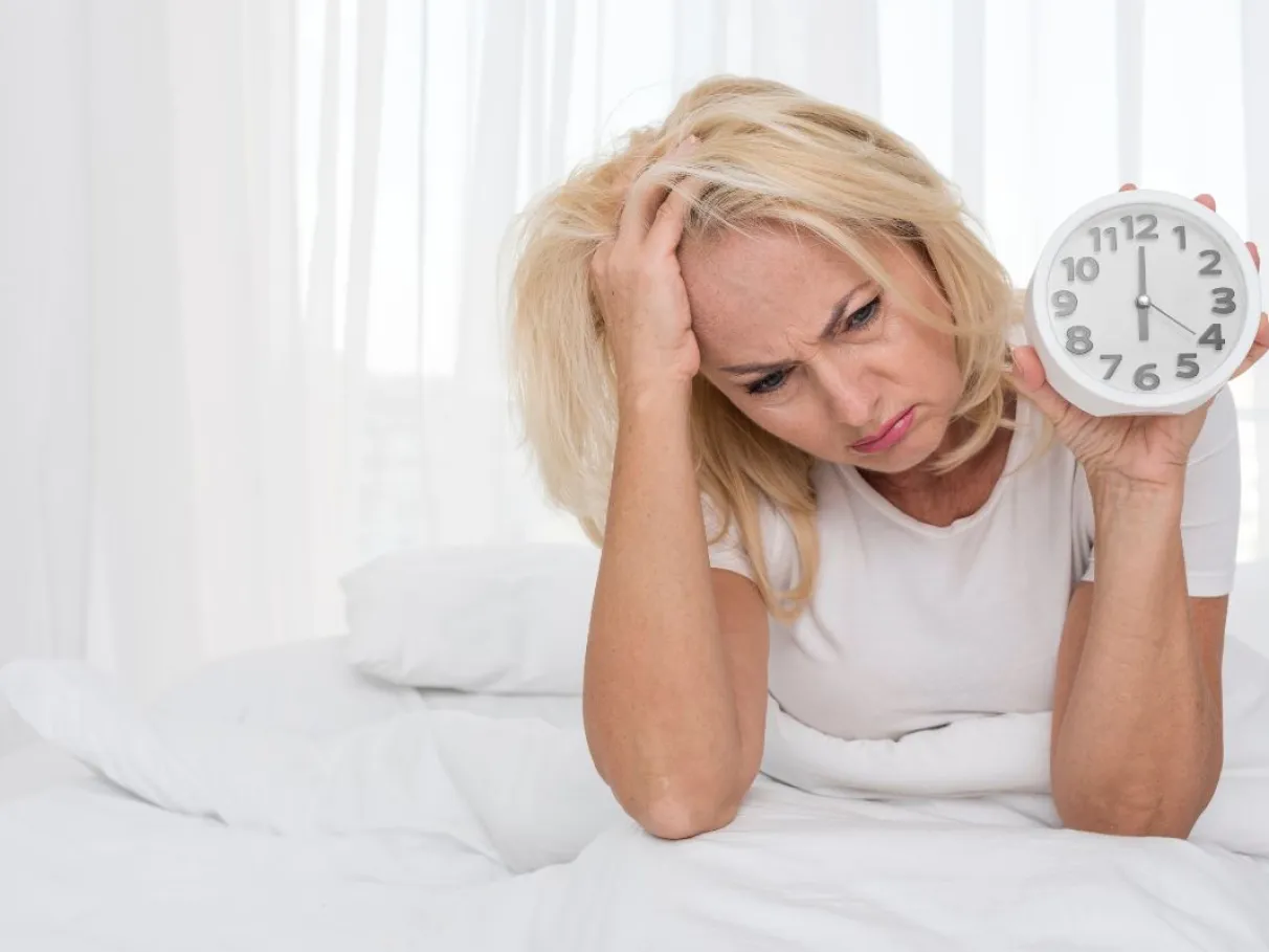 Insônia na Perimenopausa e Menopausa: Estratégias Integrativas Antes da Reposição Hormonal
